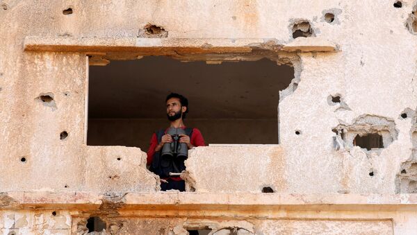 A fighter from the Free Syrian Army is seen in Yadouda area in Deraa, Syria May 29, 2018 - Sputnik International