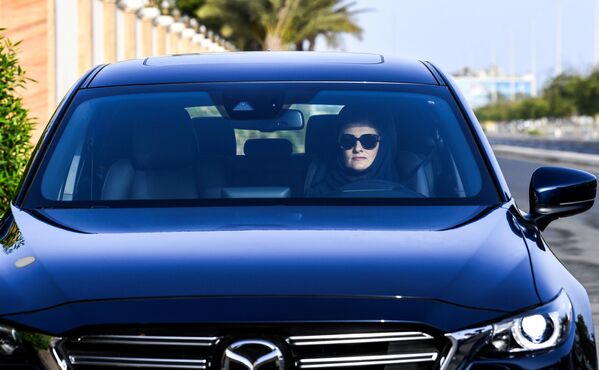 Newly-licensed Saudi female motorist - Sputnik International