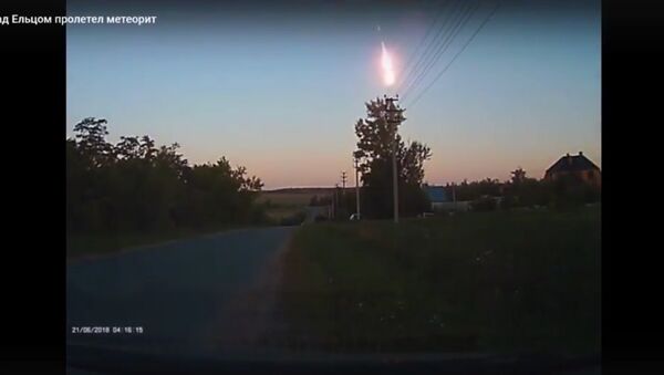 Fireball Streaks across the sky over Russia!!! - Sputnik International