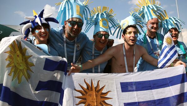 Fans are seen ahead of the 2018 FIFA World Cup 2018 match between the national teams of Uruguay and Russia - Sputnik International