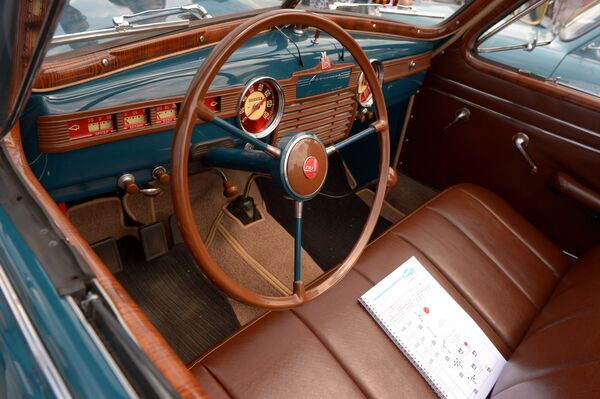 Inside Classic Soviet Car - Sputnik International