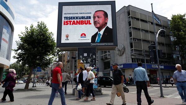 People walk past a poster for Turkey's President Tayyip Erdogan in Istanbul, Turkey, June 25, 2018. The poster reads: Our people won, Turkey won, Thank you istanbul - Sputnik International