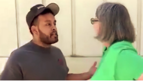 Racist rant against Latino man and his mother - Sputnik International