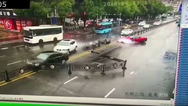 Ferrari crash in China Ferrari 458 accident - Sputnik International
