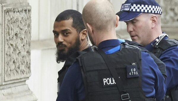 Khalid Ali being arrested by armed police in Whitehall in April 2017 - Sputnik International