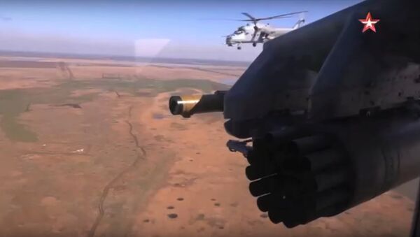 Mi-35M helicopter about to fire S-80FP unguided rockets - Sputnik International