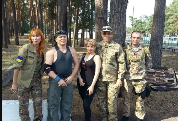 National Guard training ground. From left to right: Irina Rubenstein, Andrei Lisogor, volunteers Irina and Sergei Sanovsky National Guard training ground. From left to right: Irina Rubenstein, Andrei Lisogor, volunteers Irina and Sergei Sanovsky - Sputnik International
