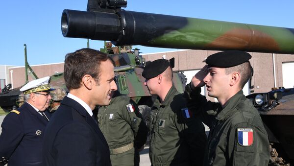 French President Emmanuel Macron (L) talks with soldiers (File) - Sputnik International