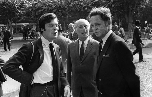 Baron Guy de Rothschild is pictured with his son David (L) and Baron Alexis de Rede in Deauville (Calvados) August 1970 - Sputnik International