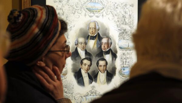 People look at a painting displayed as part of the exhibition The Rothschilds in France in the 19th century on November 19, 2012 at the Bibliotheque nationale de France (BnF) in Paris - Sputnik International