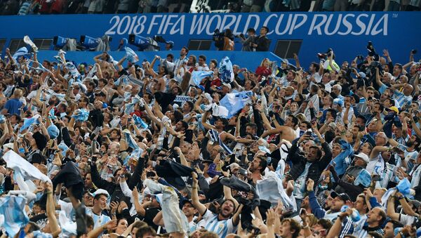 Argentina's fans celebrate their team's 2-1 victory at the World Cup Group D soccer match between Nigeria and Argentina at the Saint Petersburg Stadium, in Saint Petersburg, Russia, June 26, 2018 - Sputnik International