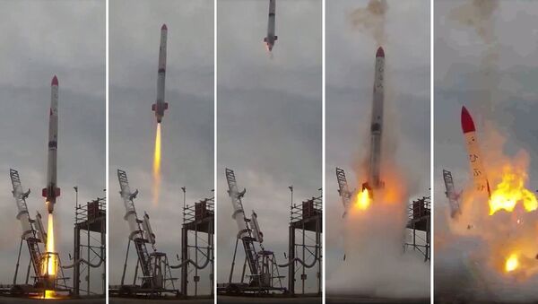 This combo of video grabs provided by Interstellars Technologies shows the failed launch of the rocket MOMO-2 in Taiki, Kokkaido prefecture, on June 30, 2018 - Sputnik International