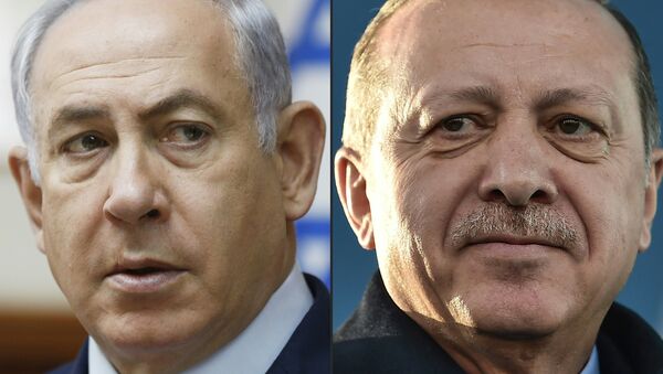 This combination of pictures created on April 1, 2018 shows a file photo taken on November 19, 2017 of Israel's Prime Minister Benjamin Netanyahu (L) attending the weekly cabinet meeting in Jerusalem and a file photo taken on December 15, 2017 of Turkish President Recep Tayyip Erdogan during the inauguration ceremony of Turkey's first automated urban metro line on the Asian side of Istanbul - Sputnik International