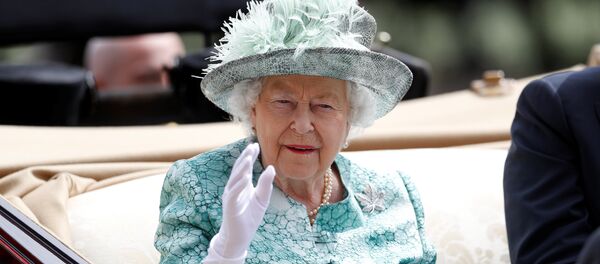 Horse Racing - Royal Ascot - Ascot Racecourse, Ascot, Britain - June 23, 2018 Britain's Queen Elizabeth during the royal procession before the start of the racing Horse Racing - Royal Ascot - Ascot Racecourse, Ascot, Britain - June 23, 2018 Britain's Queen Elizabeth during the royal procession before the start of the racing - Sputnik International