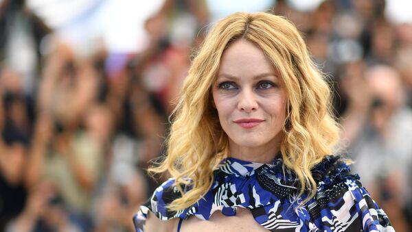 French actress Vanessa Paradis poses on May 18, 2018 during a photocall for the film Knife + Heart (Un Couteau dans le Coeur) at the 71st edition of the Cannes Film Festival in Cannes, southern France - Sputnik International