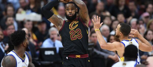 Jun 8, 2018; Cleveland, OH, USA; Cleveland Cavaliers forward LeBron James (23) tries to pass the ball against Golden State Warriors guard Stephen Curry (30) during the third quarter in game four of the 2018 NBA Finals at Quicken Loans Arena. Mandatory Credit: Ken Blaze-USA TODAY Sports Jun 8, 2018; Cleveland, OH, USA; Cleveland Cavaliers forward LeBron James (23) tries to pass the ball against Golden State Warriors guard Stephen Curry (30) during the third quarter in game four of the 2018 NBA Finals at Quicken Loans Arena. Mandatory Credit: Ken Blaze-USA TODAY Sports - Sputnik International