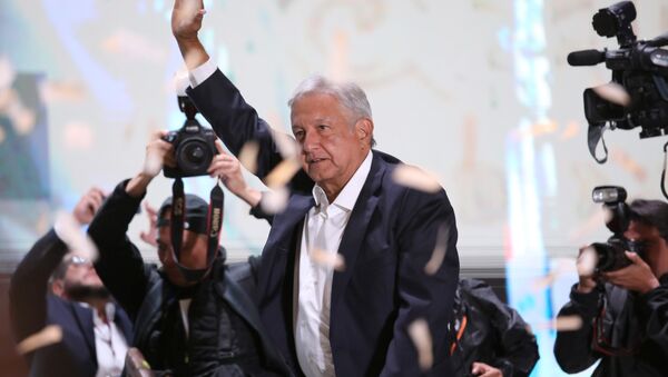 Presidential candidate Andres Manuel Lopez Obrador gestures as he addresses supporters in Mexico City, Mexico, July 1, 2018. Picture taken July 1, 2018 - Sputnik International