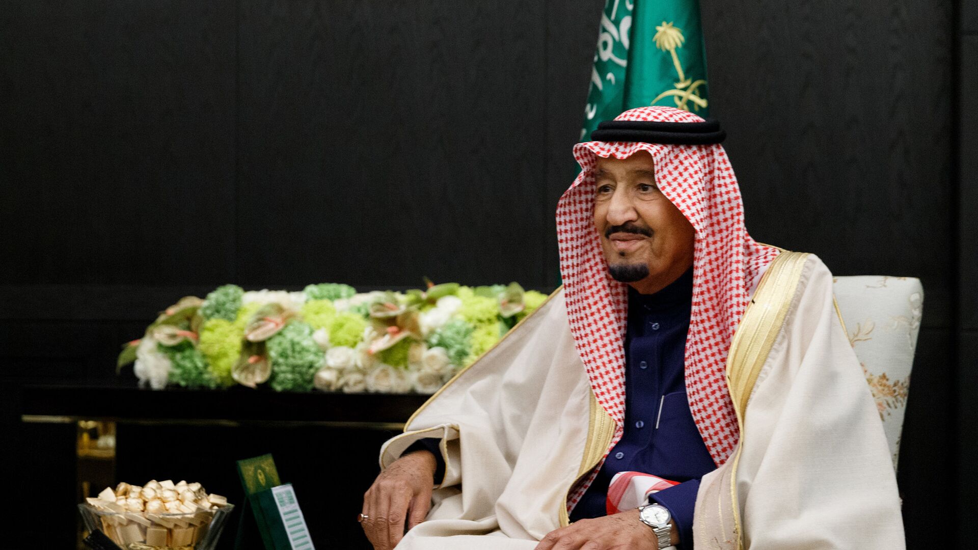 King Salman bin Abdulaziz Al Saud of Saudi Arabia during a meeting with Russian Defense Minister Sergei Shoigu. The image is a handout provided by a third party. Only for internal editorial use. Archiving, commercial use and promotion are prohibited - Sputnik International, 1920, 07.09.2021