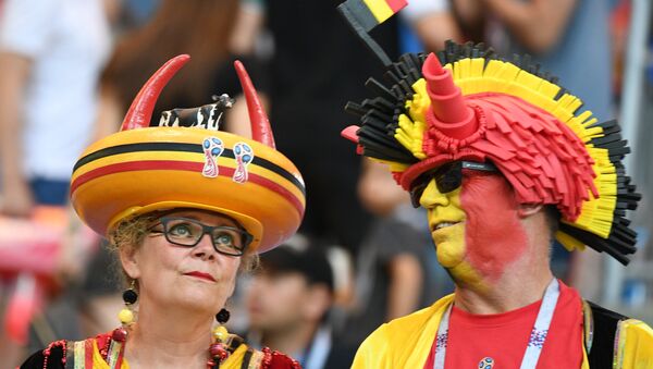 Belgian fans watch FIFA World Cup round 16 match of the national Team against Japan. - Sputnik International