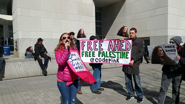 Jewish American activist Ariel Gold was deported from Israel on July 1, 2018. - Sputnik International
