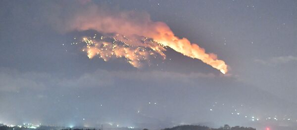 Mount Agung volcano erupts during the night, as seen from Bugbug village in Karangasem regency in Bali, Indonesia, July 2, 2018. Picture taken July 2, 2018 - Sputnik International