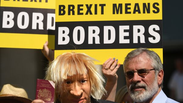 An actor wearing a Boris Johnson mask is joined by Sinn Fein's Gerry Adams during a 'Borders Against Brexit' protest in the border town of Dundalk, Ireland, June 28, 2018 - Sputnik International