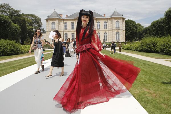 Celebrity guest arrives at Dior Show during Paris Haute Couture Fashion Week - Sputnik International