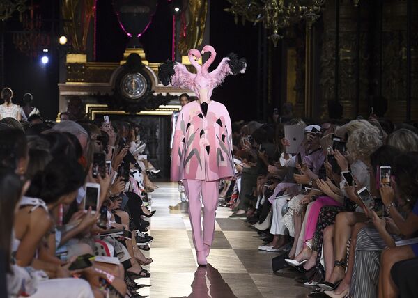 Schiaparelli's Model at Paris Haute Couture Fashion Week - Sputnik International