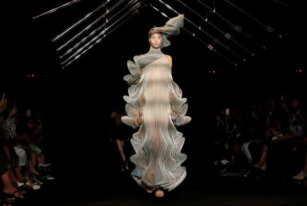 Iris Van Herpen's Show at Paris Haute Couture Fashion Week - Sputnik International