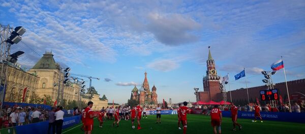 England fans vs Russian fans tournament in the Red Square in Moscow England fans vs Russian fans tournament in the Red Square in Moscow - Sputnik International