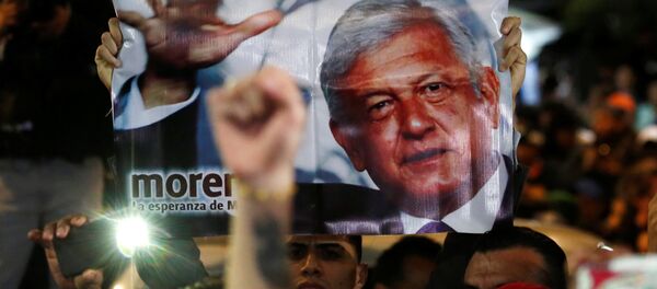 Partidarios de Andrés Manuel López Obrador - Sputnik International