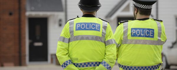 British police officers stand facing a residential property in Amesbury, England, Wednesday, July 4, 2018. British police officers stand facing a residential property in Amesbury, England, Wednesday, July 4, 2018. - Sputnik International