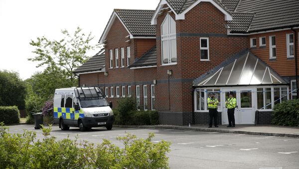 British police officers guard a cordon outside the Amesbury Baptist Centre church in Amesbury, England, Wednesday, July 4, 2018 - Sputnik International