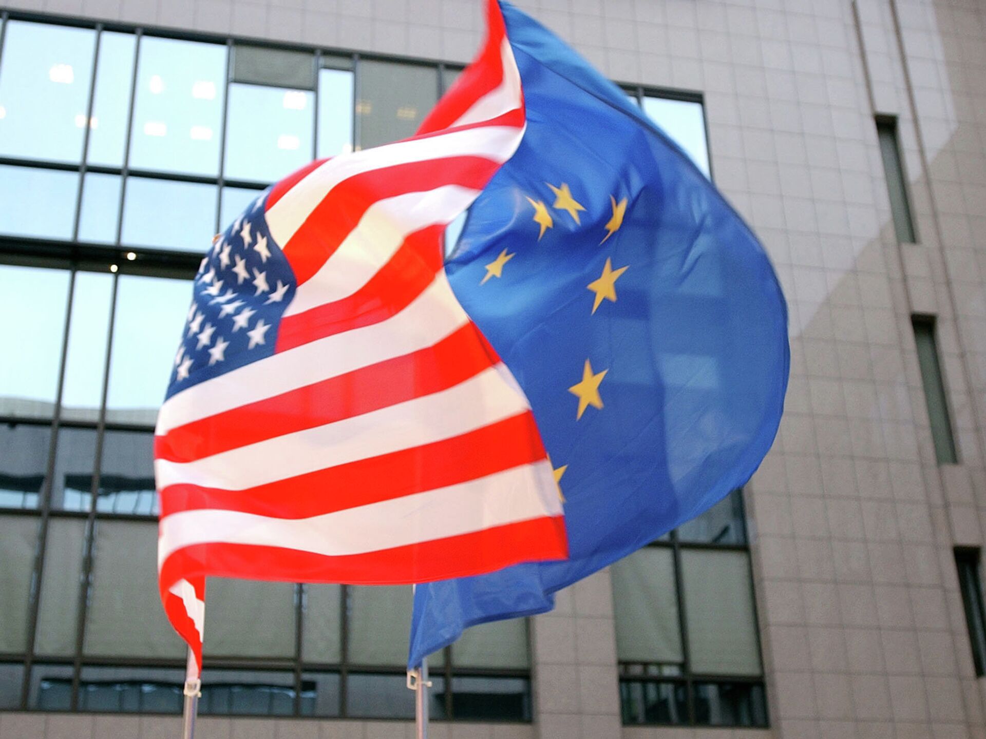 Евросоюз страны сша. Флаги ЕС И США. Флаг США И Евросоюза. США ЕС РФ Китай флаг. США И Евросоюз.
