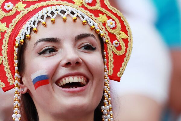 Russian Kokoshnik: FIFA Football Fans Love Wearing Traditional Headdress - Sputnik International
