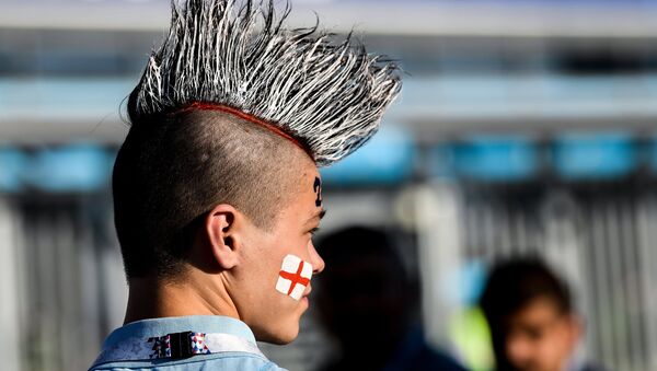 A fan waits for the start of the World Cup Group G soccer match between Tunisia and England in Volgograd, Russia, June 18, 2018. - Sputnik International