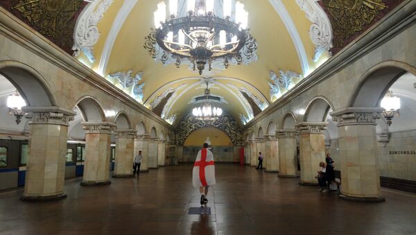 An England fan in Moscow metro - Sputnik International