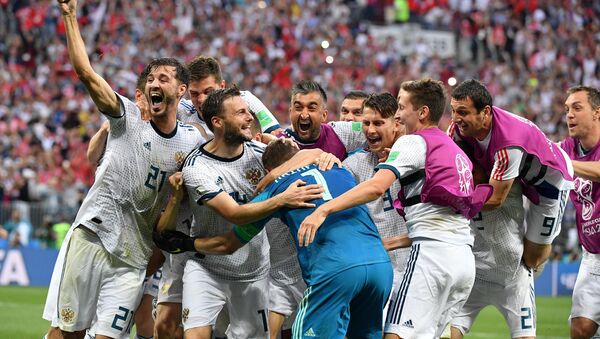Russia's players celebrate team's victory at the World Cup Round of 16 soccer match between Spain and Russia at the Luzhniki stadium in Moscow, Russia, July 1, 2018. - Sputnik International