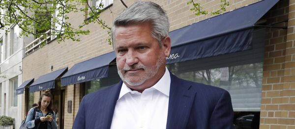 FILE - In this April 24, 2017, file photo, then-Fox News co-president Bill Shine, right, leaves a New York restaurant. FILE - In this April 24, 2017, file photo, then-Fox News co-president Bill Shine, right, leaves a New York restaurant. - Sputnik International