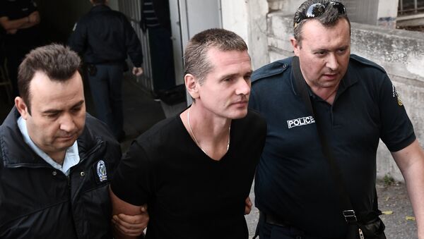 Russian Alexander Vinnik (C) is escorted by police officers as he arrives at a courthouse in Thessaloniki on October 4, 2017. Alexander Vinnik, who headed BTC-e, an exchange he operated for the Bitcoin crypto-currency, was indicted by a US court in late July on 21 charges ranging from identity theft and facilitating drug trafficking to money laundering - Sputnik International