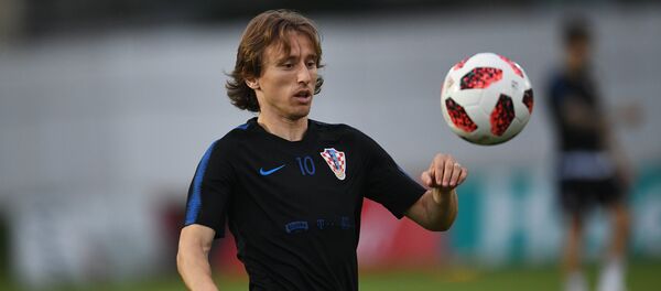 Croatia's Luka Modric plays with a ball during a national soccer team's training session ahead of the World Cup quarter-final soccer match between Russia and Croatia, at a training base in Sochi, Russia, July 4, 2018 - Sputnik International