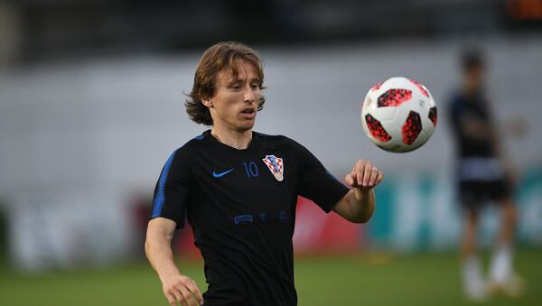 Croatia's Luka Modric plays with a ball during a national soccer team's training session ahead of the World Cup quarter-final soccer match between Russia and Croatia, at a training base in Sochi, Russia, July 4, 2018 - Sputnik International