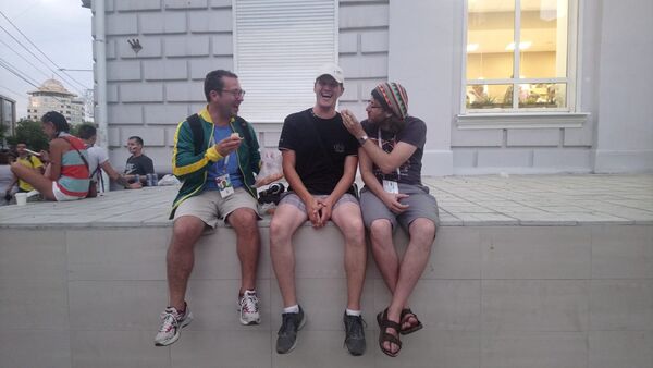 Lost in Google Translate: England Fans Struggle With Language Barrier  - Sputnik International