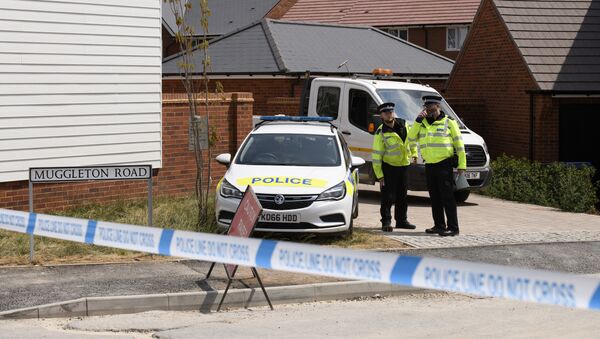 Policemen are outside the nerve agent victim Charlie Rowley in Amesbury, Wiltshire - Sputnik International