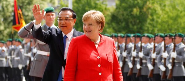 German Chancellor Angela Merkel and Chinese Prime Minister Li Keqiang review the guard of honour at the chancellery in Berlin, Germany, July 9, 2018 German Chancellor Angela Merkel and Chinese Prime Minister Li Keqiang review the guard of honour at the chancellery in Berlin, Germany, July 9, 2018 - Sputnik International