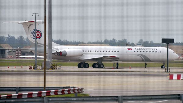 A jet airplane, showing North Korean flag, sits on the tarmac in Singapore's Changi Airport Tuesday, June 12, 2018 - Sputnik International