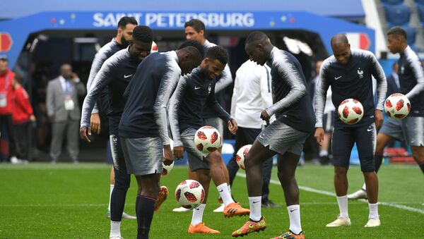 Players of the French national football team are training before the semifinal match against Belgium in St. Petersburg. - Sputnik International