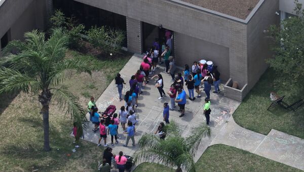 Migrant children make their way inside a building at Casa Presidente, an immigrant shelter for unaccompanied minors, in Brownsville, Texas, U.S., June 23, 2018. - Sputnik International