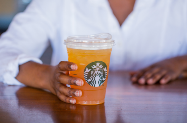 Starbucks unveils new strawless lids to reduce plastic pollution of the environment Starbucks unveils new strawless lids to reduce plastic pollution of the environment - Sputnik International