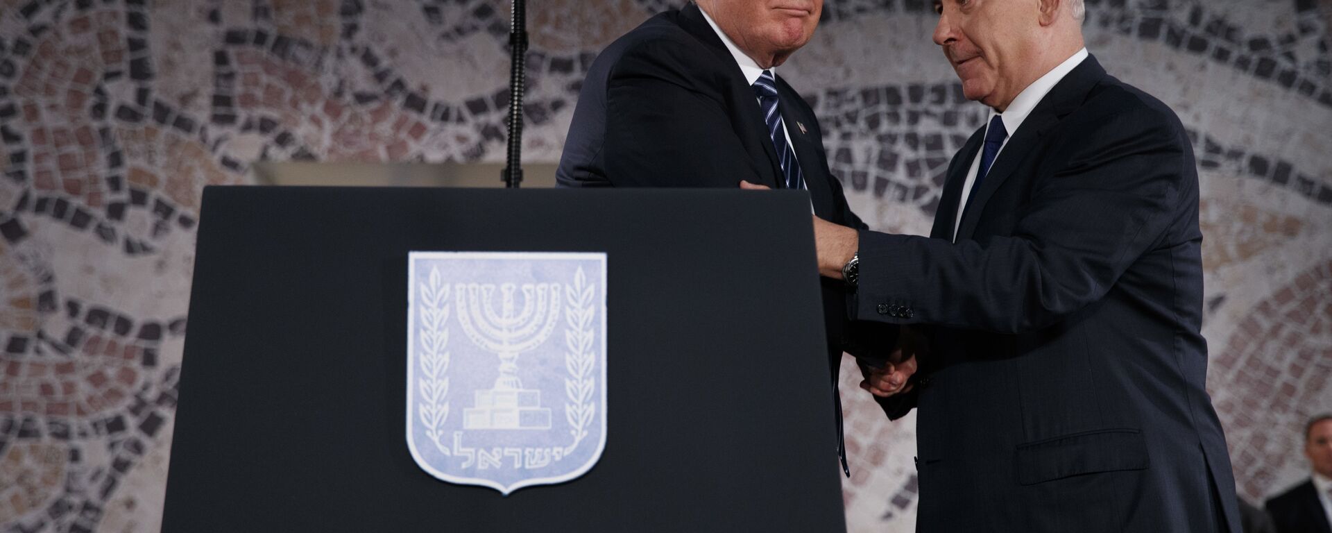 President Donald Trump shakes hands with Israeli Prime Minister Benjamin Netanyahu before delivering a speech at the Israel Museum, Tuesday, May 23, 2017, in Jerusalem - Sputnik International, 1920, 10.12.2021